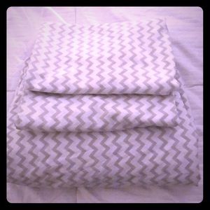 Queen chevron pattern sheet set